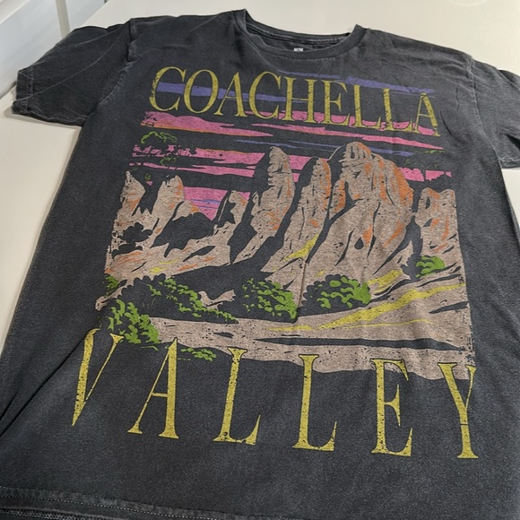 NWOT Coachella Valley Graphic Tee - Picture 4 of 8